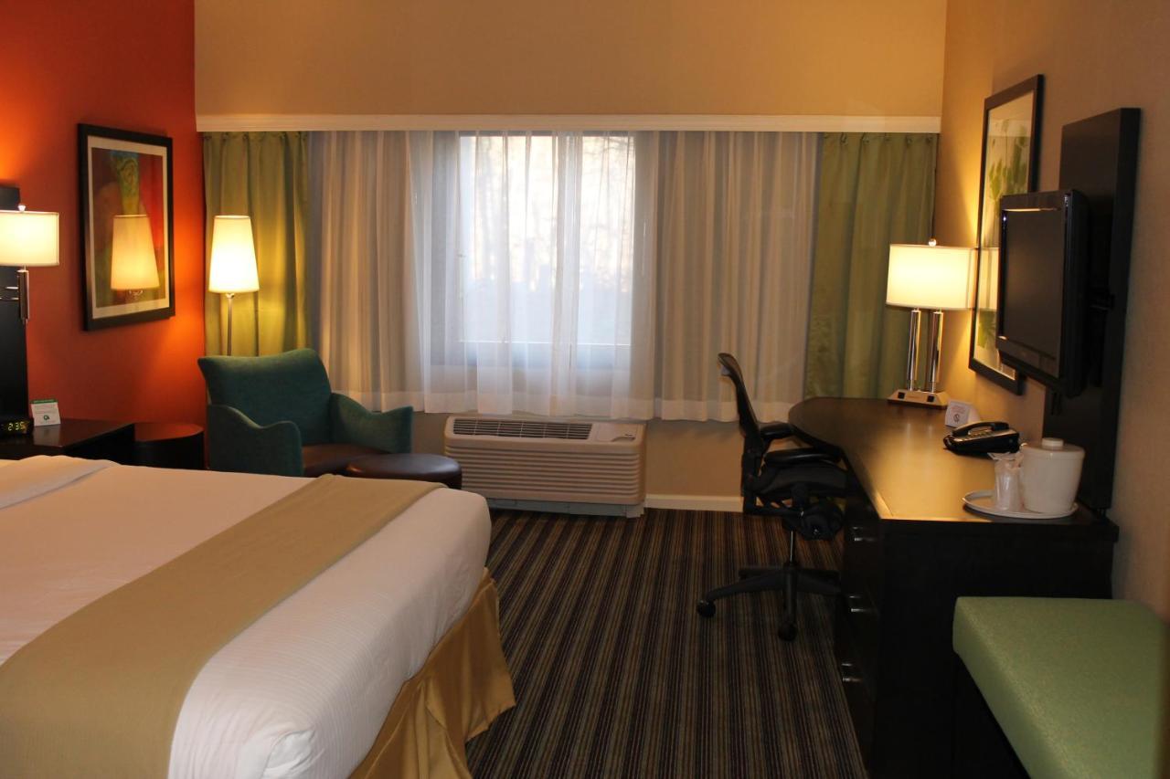 Holiday Inn Express Princeton Southeast By Ihg Plainsboro Bagian luar foto