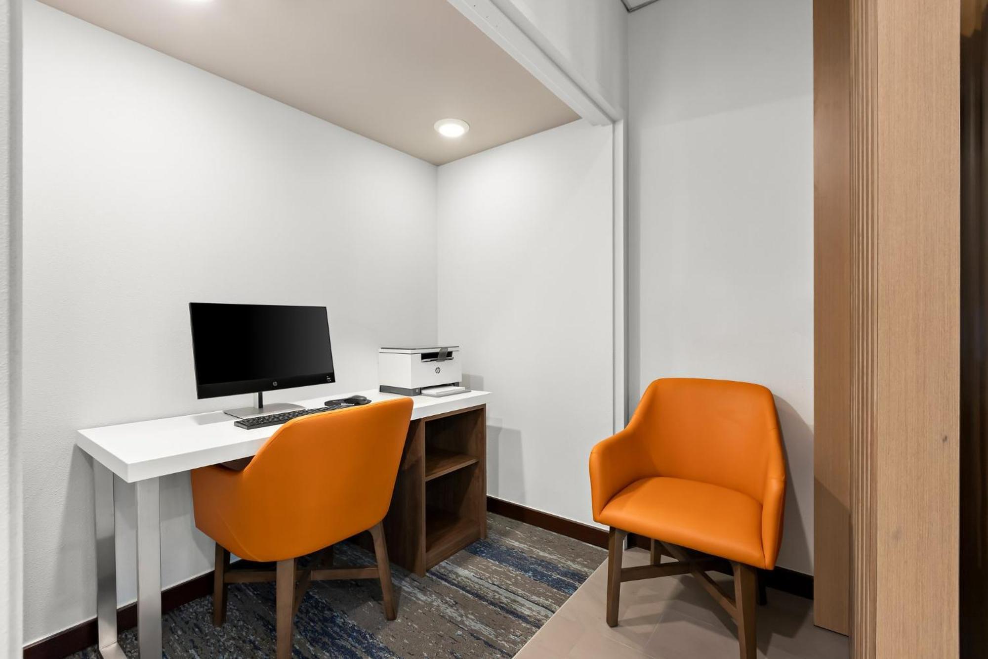 Holiday Inn Express Princeton Southeast By Ihg Plainsboro Bagian luar foto