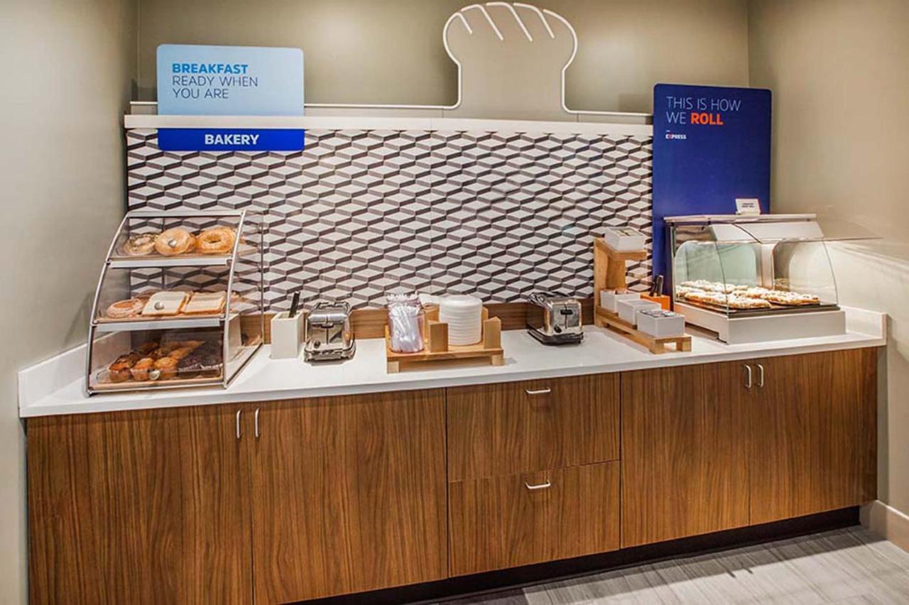 Holiday Inn Express Princeton Southeast By Ihg Plainsboro Bagian luar foto