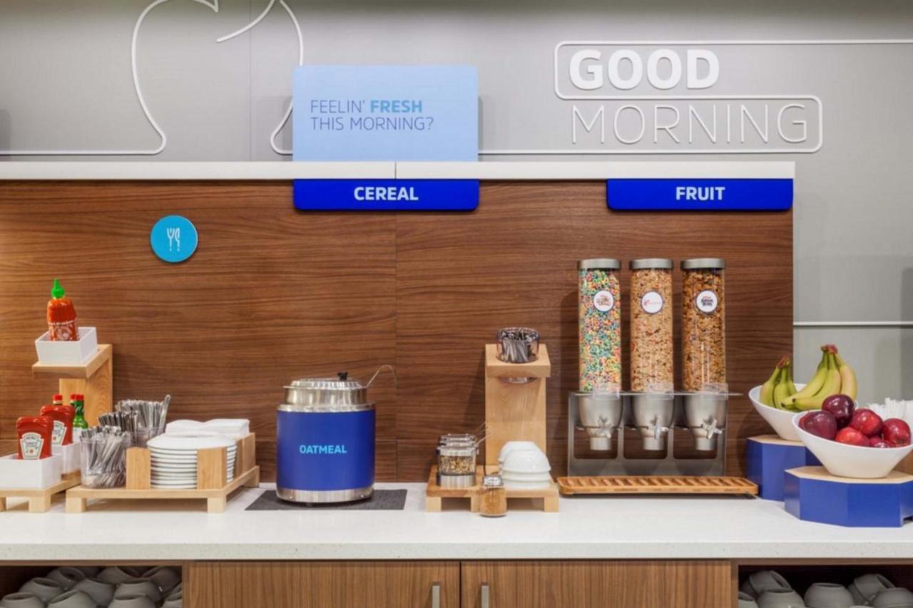 Holiday Inn Express Princeton Southeast By Ihg Plainsboro Bagian luar foto